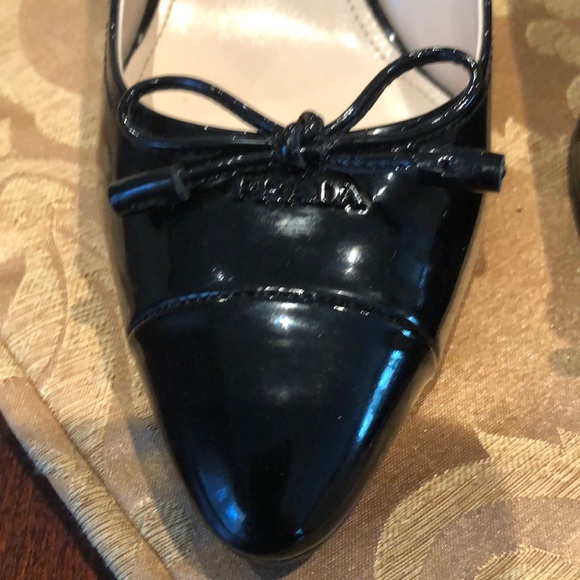 Stylish luxury PRADA black patent leather heels - Picture 4 of 8